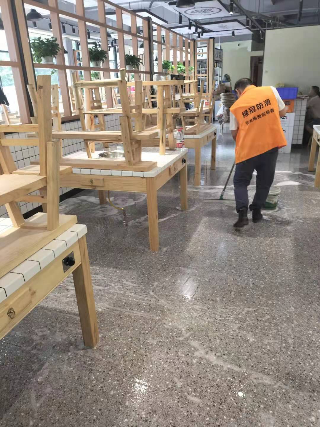 重庆火锅店后厨地面防滑施工案例